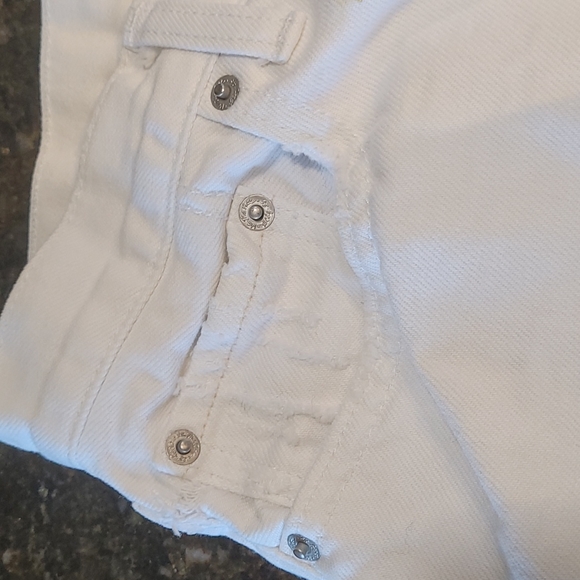 We the Free White Distressed high waist Short jeans. Size 26 - Picture 8 of 10